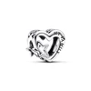 Kép 1/3 - Pandora áttört családi szív és csillag charm - 792829C00