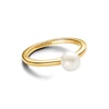 Kép 2/3 - Pandora 14k aranyozott édesvízi tenyésztett gyöngyös gyűrű 50-es méret - 163157C01-50