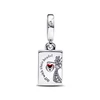 Kép 2/4 - Pandora Disney Alice Csodaországban Gonosz királynő szívek Piros Ász függő charm - 793420C01