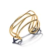 Kép 1/3 - Pandora 14K aranyozott organikus formájú sodrott nyitott karperec 16 cm - 563867C00-1
